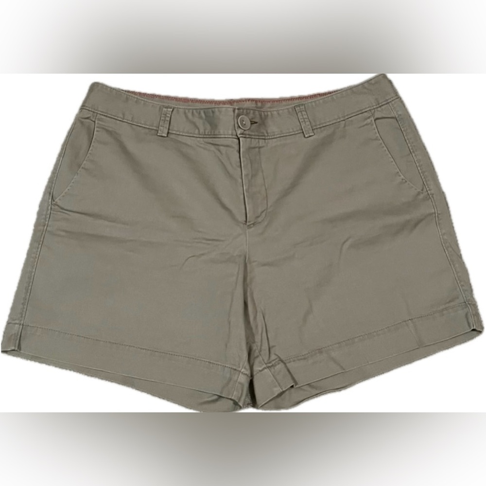 Dockers Tan Shorts Flat-Front Design. Excellent condition. Women’s Size 14